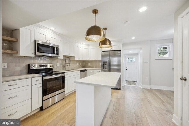 Photo - 704 S Adams St