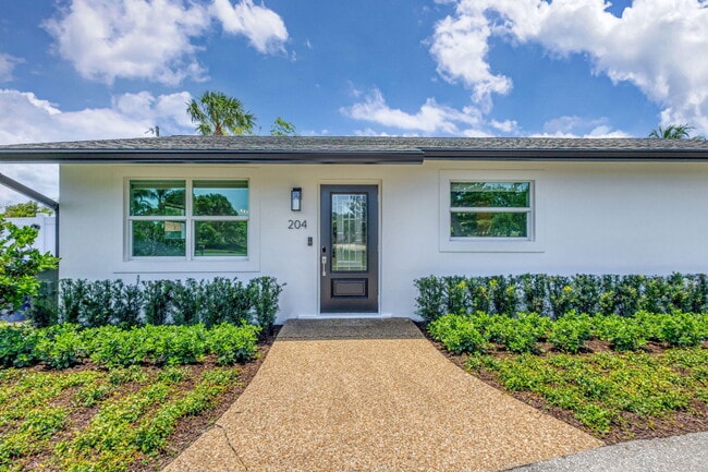 Photo - 204 W Whitney Dr