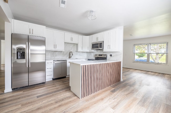 Photo - 199 Sunset Dr S