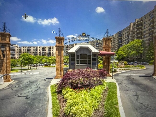 Photo - 8360 Greensboro Dr Unidad 926
