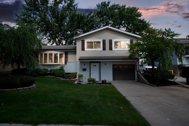 Photo - 9012 89th St