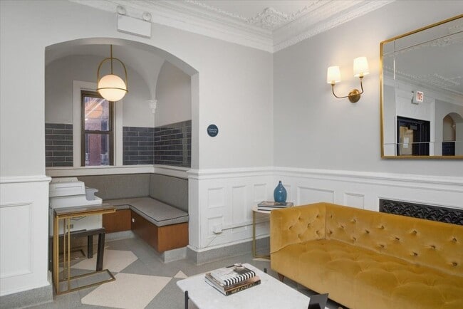 Photo - 1140 N La Salle Dr