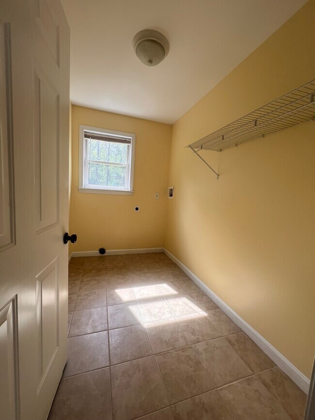 Photo - 97 N Main St Unidad 97 North Main St.  B