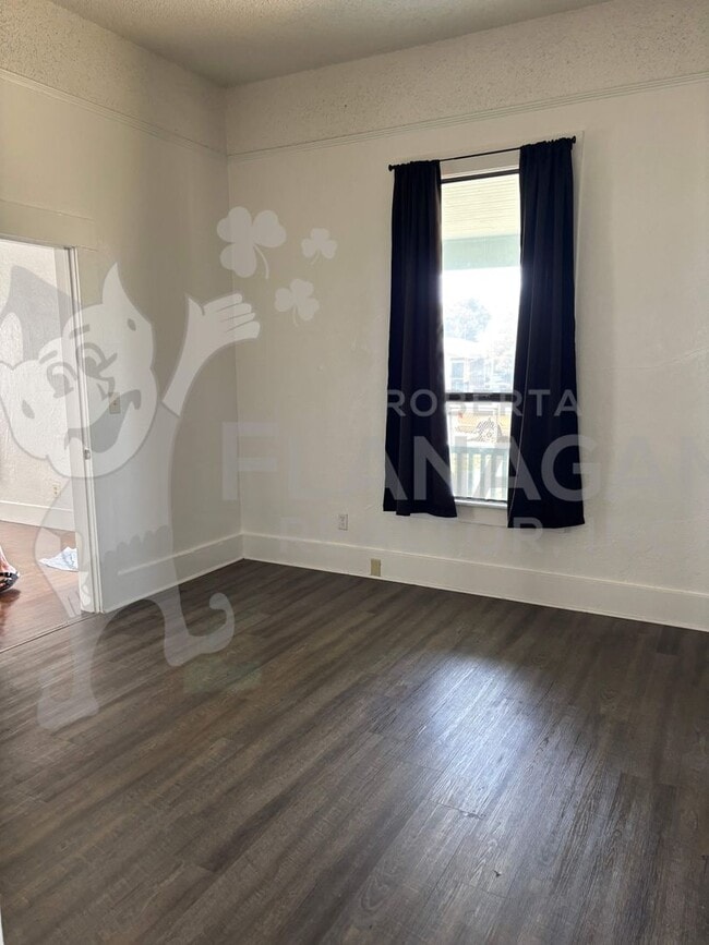 Photo - 321 W 19th St
