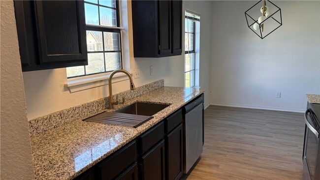 Photo - 621 E 1st St