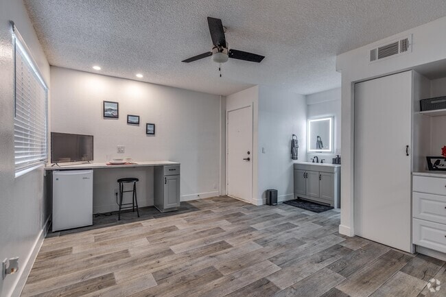 Shared Bathroom Studio - 300 SF