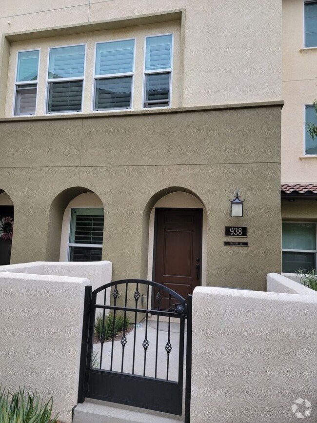 Building Photo - Newly Renovated 2 Bedroom Condo in Anaheim