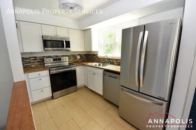Photo - 757 Warren Dr