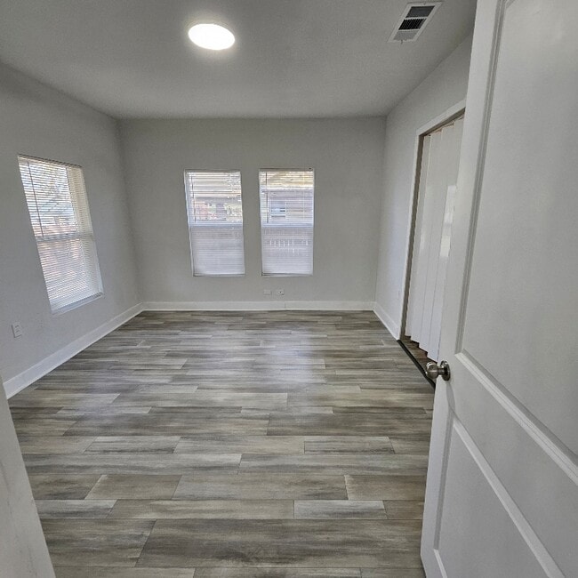 Photo - 1509 W Collin St