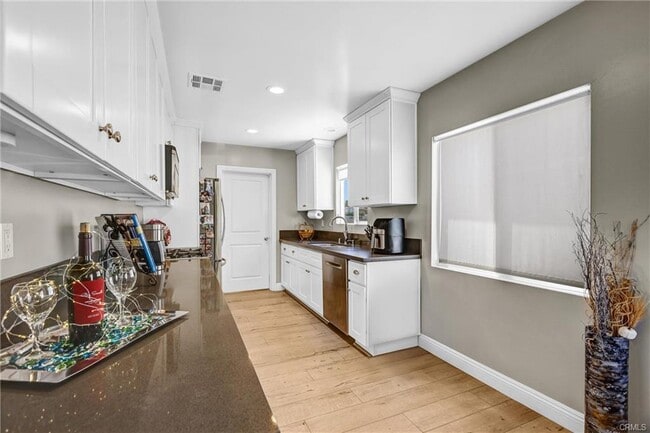 Photo - 18026 Duncan St