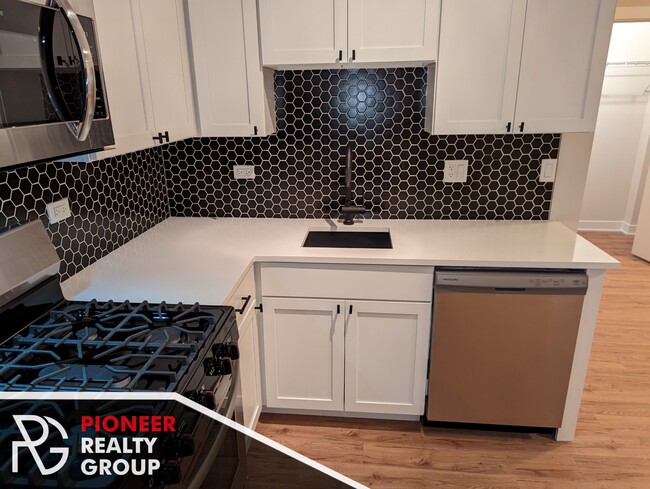 Photo - 648 W Wrightwood Ave Unit 109