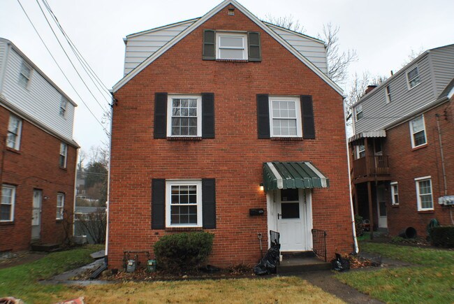 Photo - 1028 Summit St Townhome