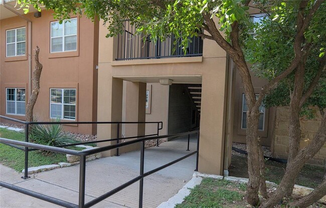 Building Photo - 6810 Deatonhill Dr Unit 4102 Rental