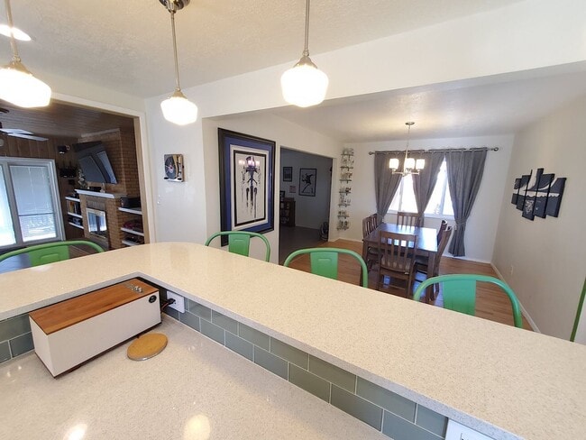Photo - Updated 3 bed 2 bath near UPTOWN! Don't Mi...