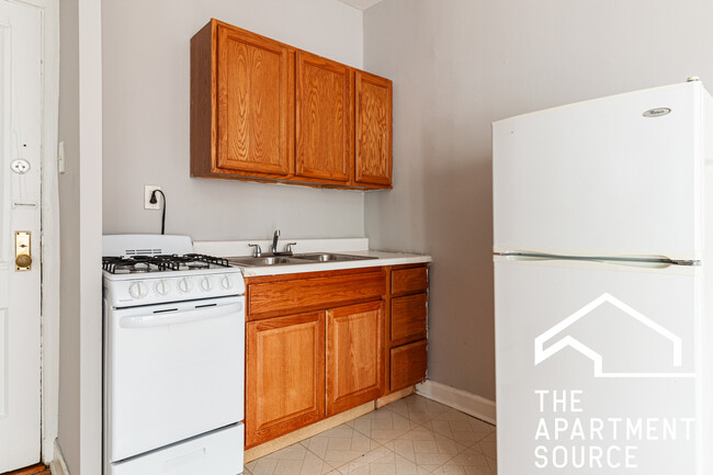 Building Photo - 1050 W George St Unit 114 Rental