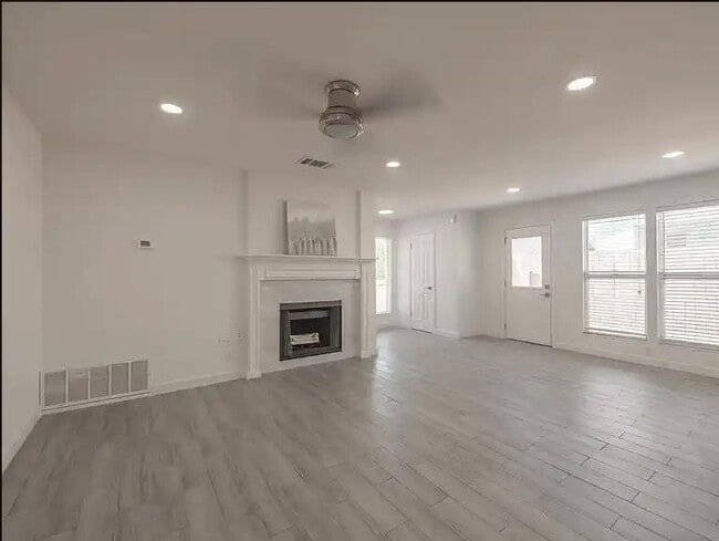 Building Photo - 303 Fantail Loop