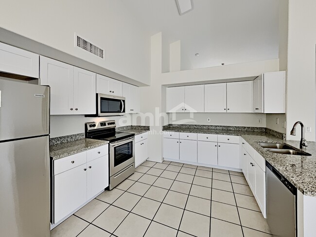 Photo - 12554 W Holly St