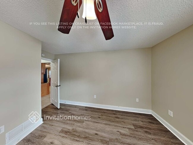 Photo - 2297 Cork Oak St E