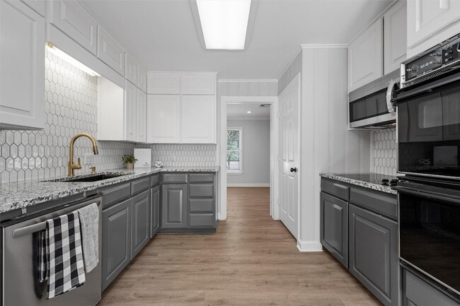 Photo - 2416 Lake Air Dr