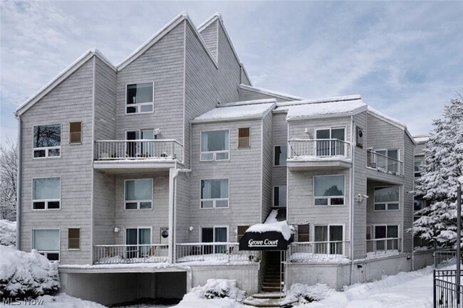 Building Photo - 1900 Grove Ct Unit 307