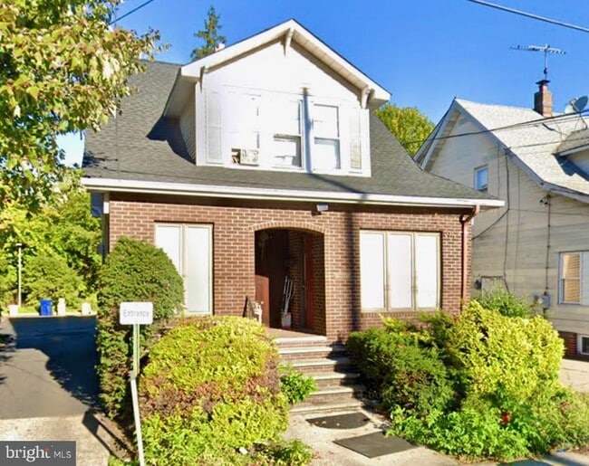 Photo - 1549 Brunswick Ave Apartment Unit 2