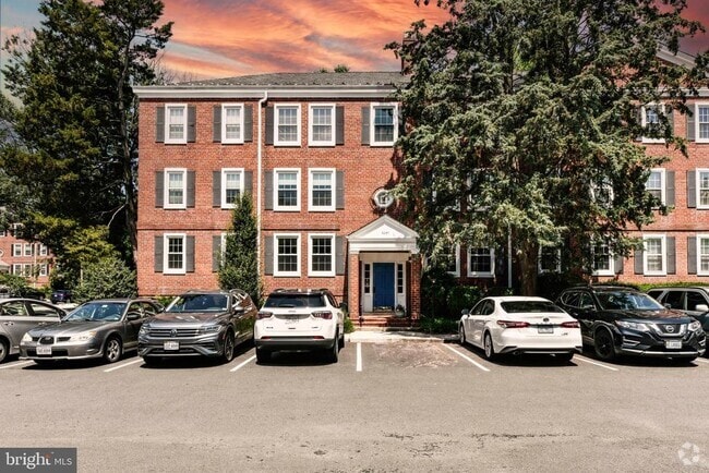 Building Photo - 3057 S Buchanan St Unit A1 Rental