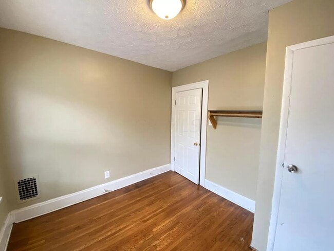 Photo - 131 Clinton St