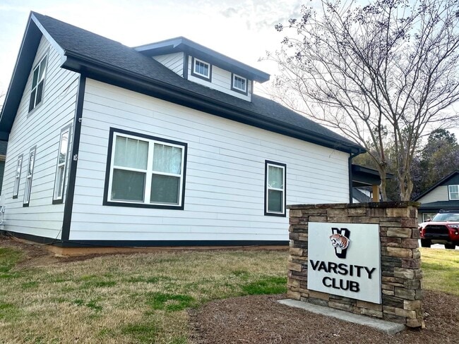Varsity Club | Student Housing