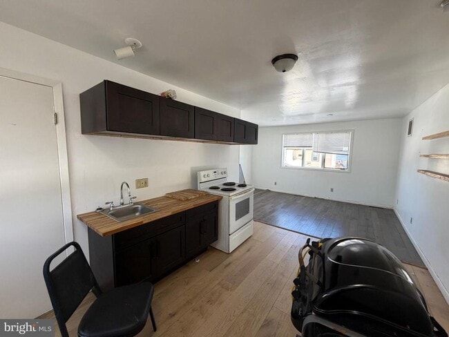 Photo - 644 Cooper St