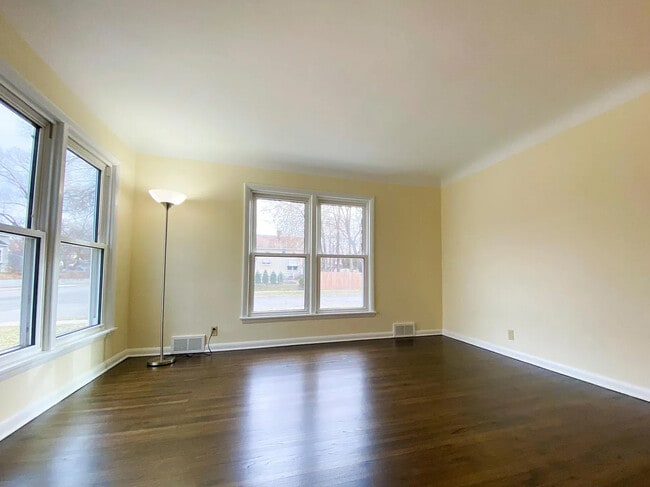 Photo - 1919 E 38th St