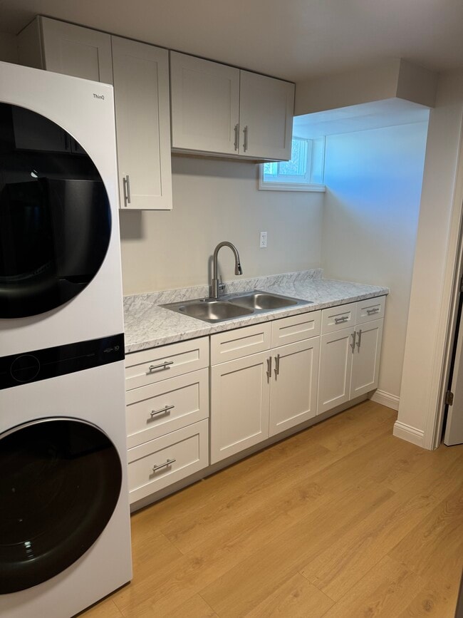 Building Photo - 418 N Broadway St Unit 3