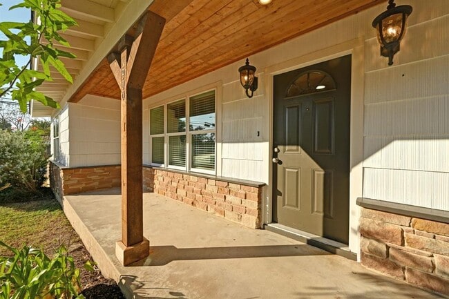 Photo - 1900 Cedar Ave