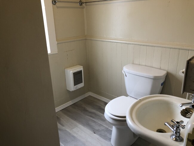 Photo - 400 NE Oak St