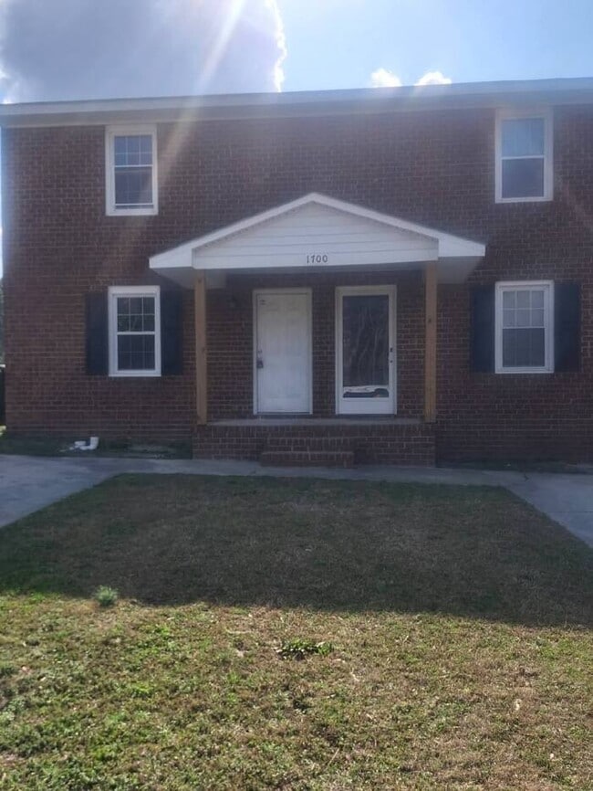 Building Photo - 2 Bedroom 1.5 Bath