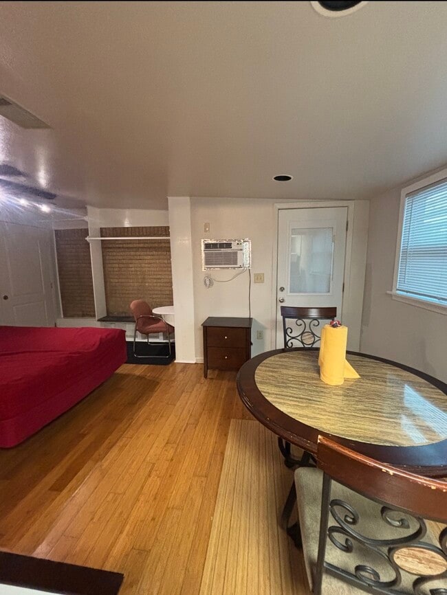 Building Photo - 928 Main St Unit 926C