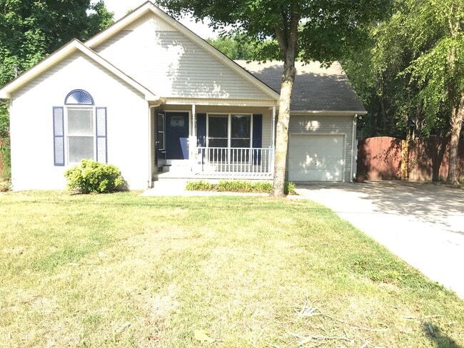 Front view - 1122 Woods Edge Dr House