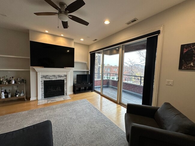 Photo - 2402 W McLean Ave Unidad 301