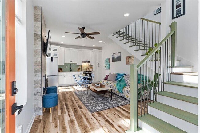 Photo - 112 Wesley Ave NE