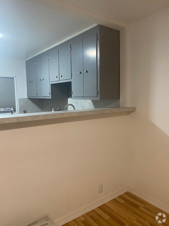 Building Photo - 722 3rd Ave N Rental