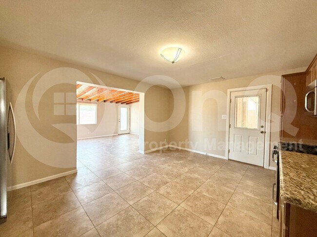 Photo - 445 E Beatryce St