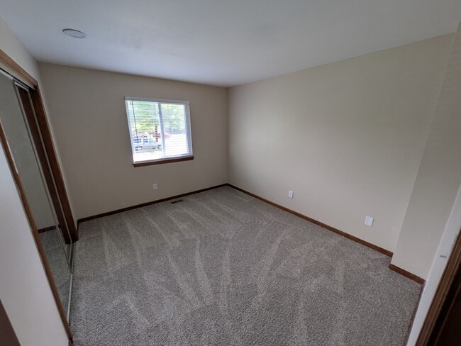 Photo - 22 NW Lakeview Blvd