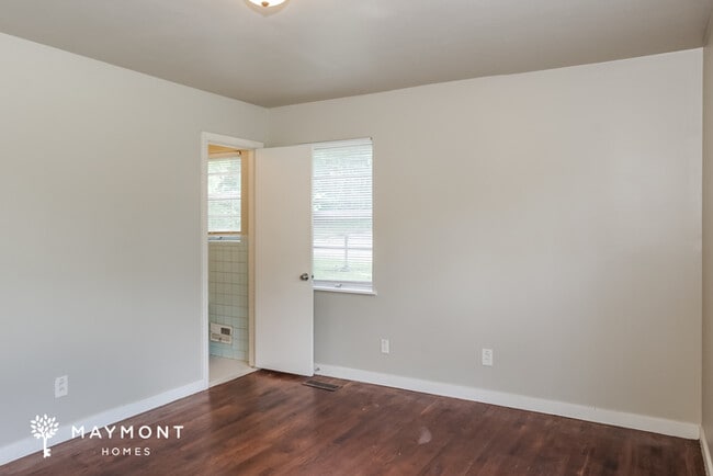 Photo - 2421 Redmont Rd NW