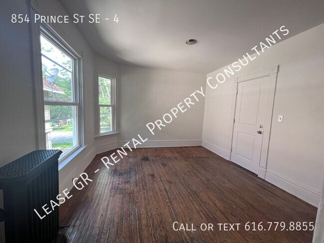 Photo - Spacious One Bedroom Apartment! Unit 4