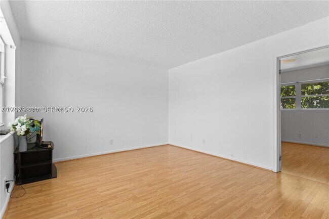 609 NE 6th St Unit C