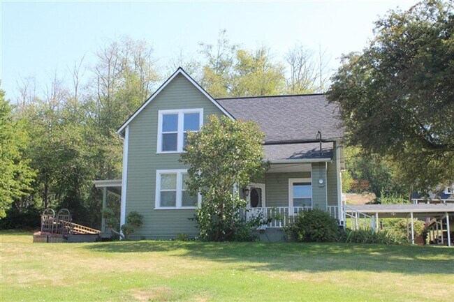 Photo - 4 Bedroom, 1 Bathroom Home in Bow!