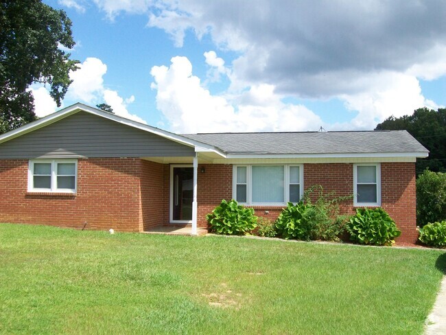 Building Photo - Country Homes