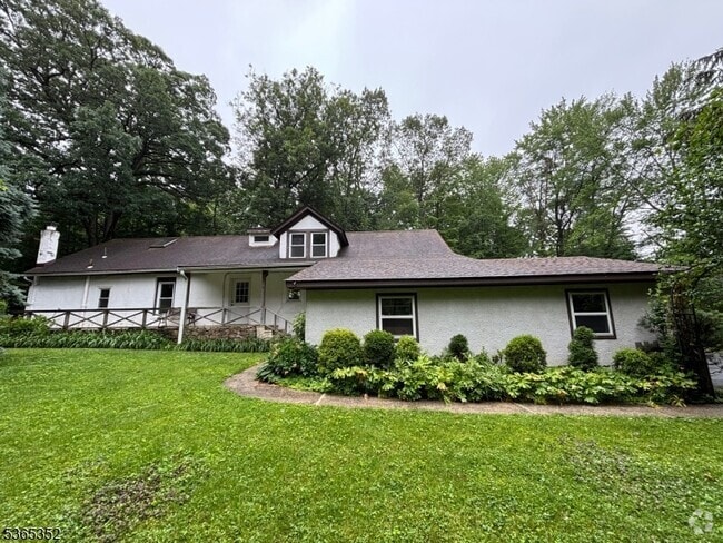 Building Photo - 22 Hillcrest Rd Unit 2 Rental