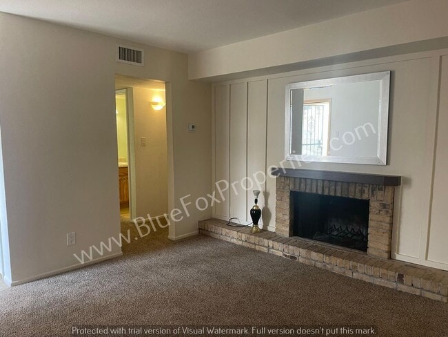 Building Photo - 1600 N Wilmot Rd Unit 235