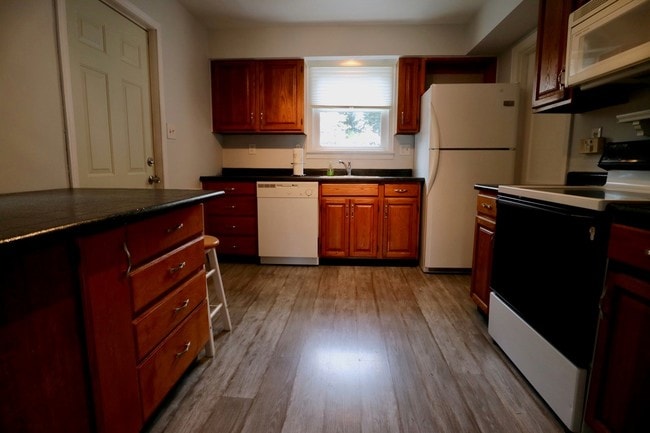 kitchen - 1212 Love St