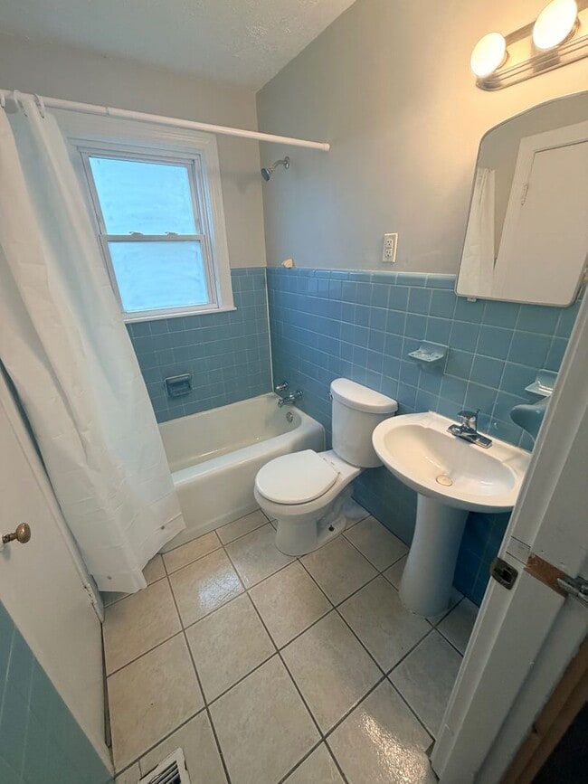 Photo - 826 W Whitney Ave